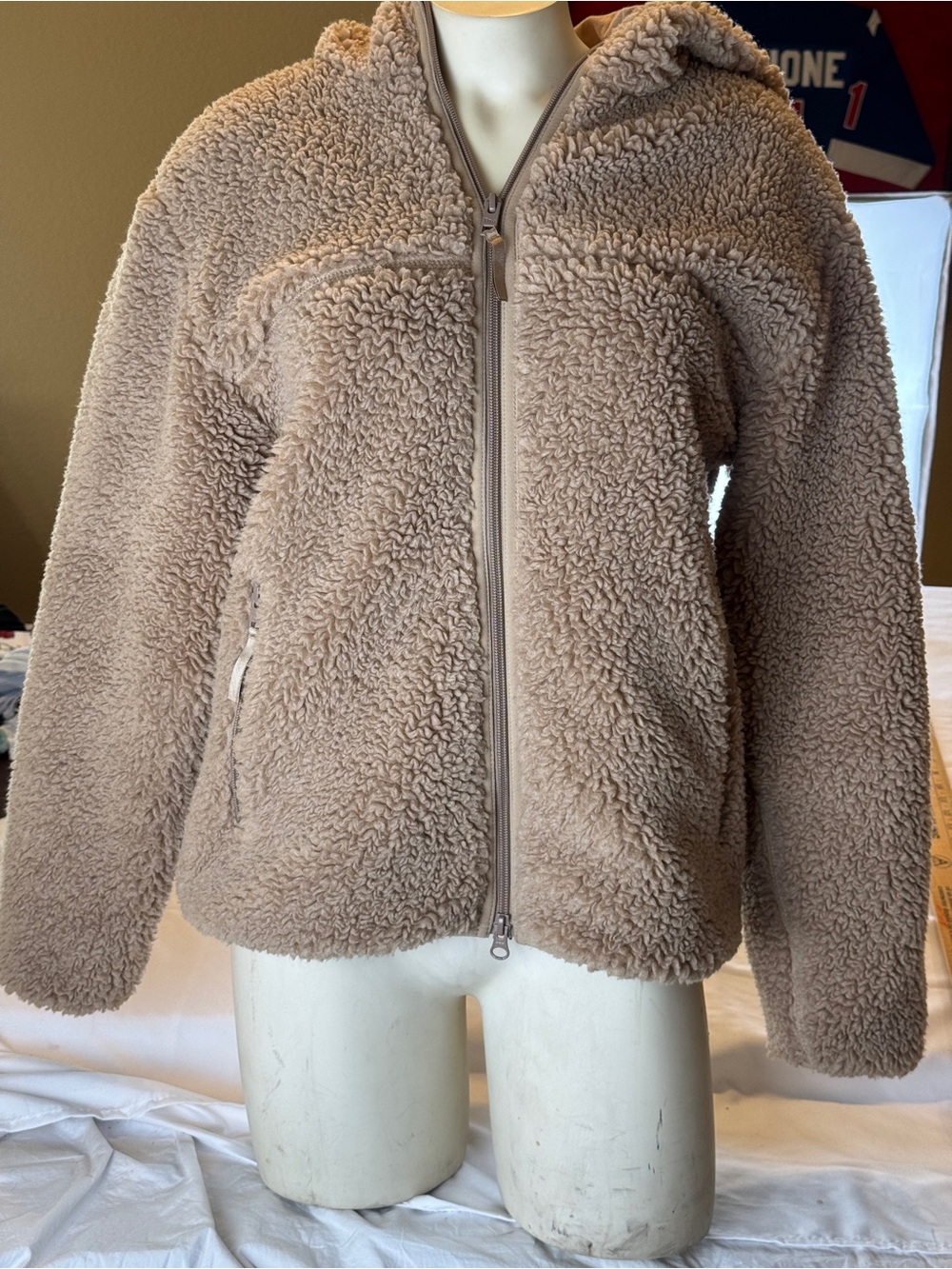 Aritzia TNA Sherpa Teddy Hooded Jacket Size S Tan Beige Full Zip Fleece